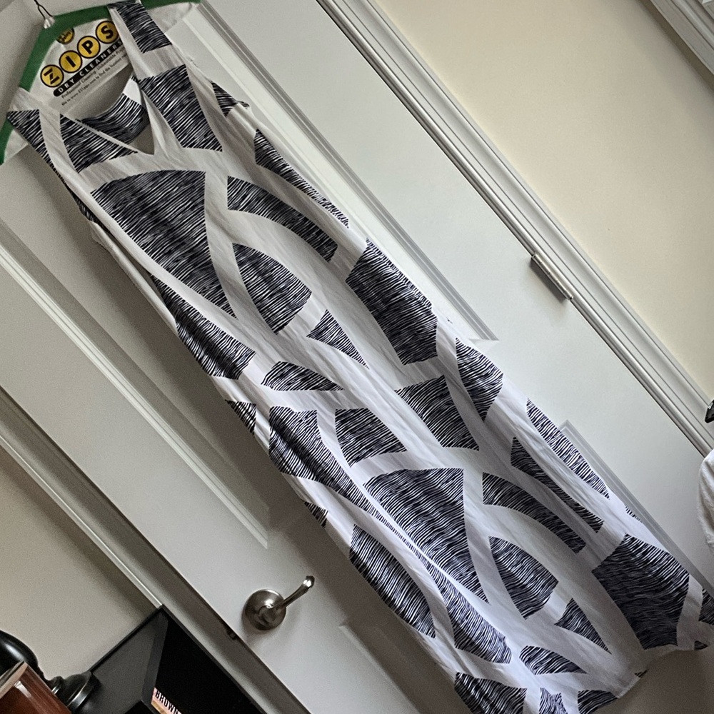 Sleeveless Black and White Maxi Dress